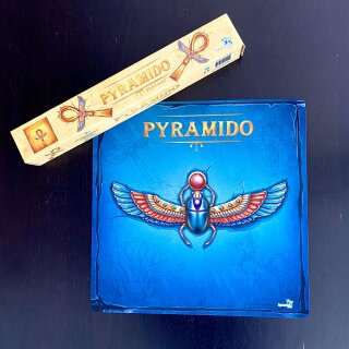 Pyramido Spielmatte: Gefl&uuml;gelter Skarab&auml;us von Chepre (Farbe hellblau)